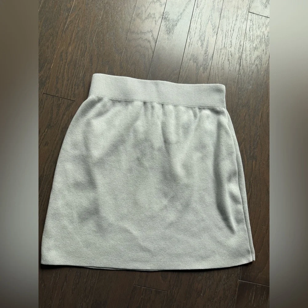 Banana Republic Shine Mini Sweater Skirt Size Small Silver Pull On Knit